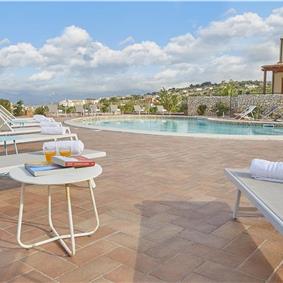 2 bedroom seaside apartments with shared pool, sleeps 4-5